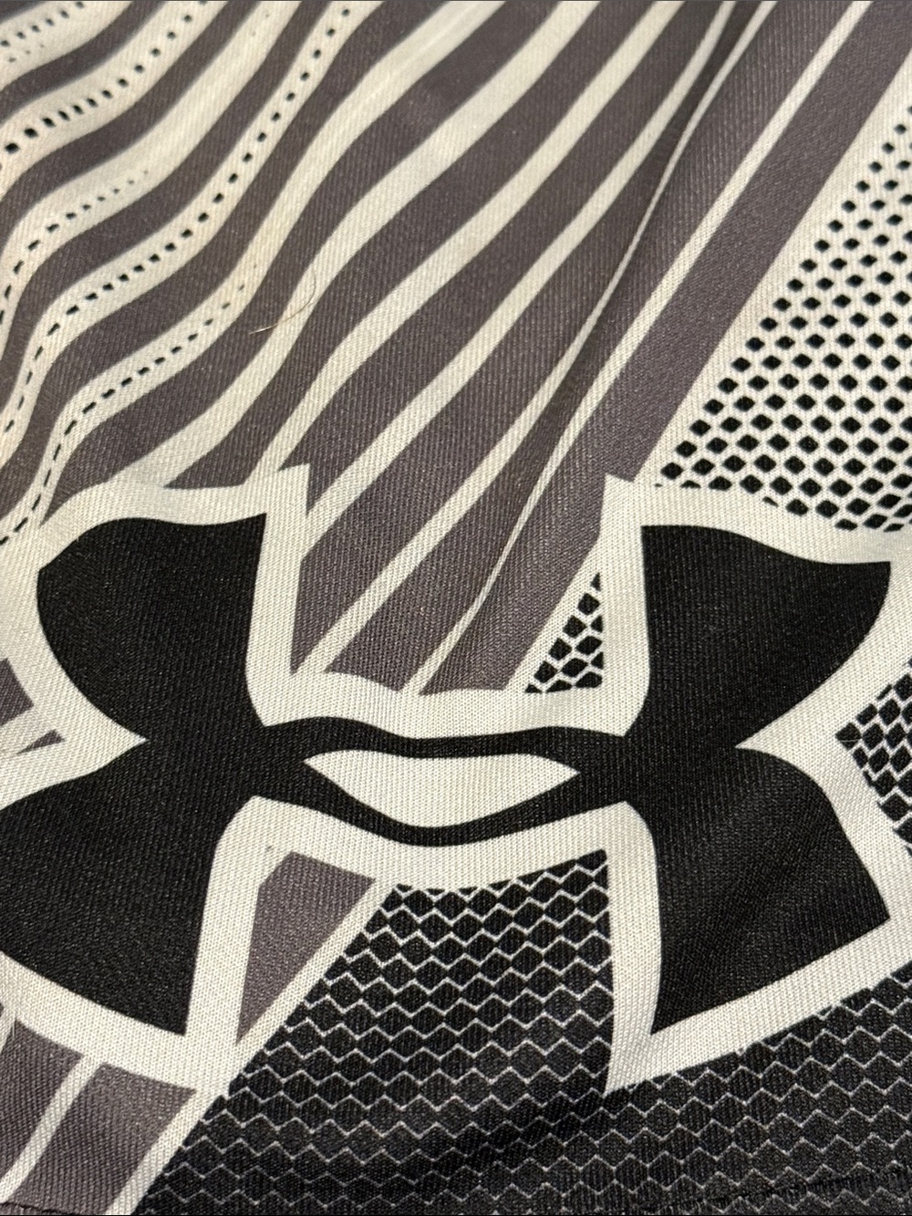 Under Armour Black Shorts with Gray Side Panels youth boys size medium - Picture 6 of 9